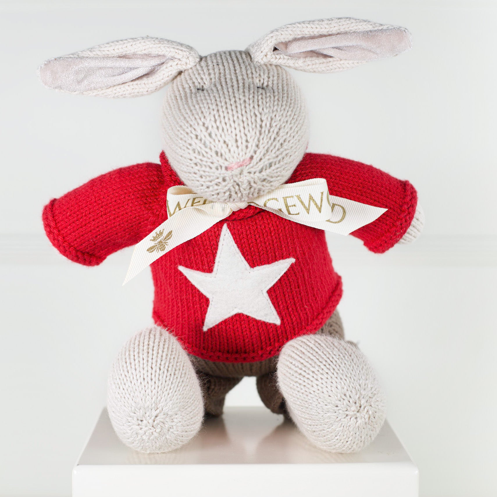 Wedgewood Heirloom Rabbit - Boy Red Star | Wedgewood Nougat