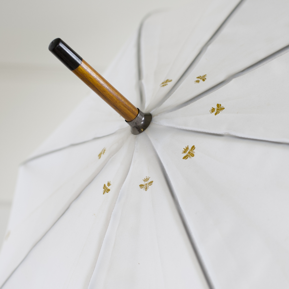 Wedgewood Bee insignia White Umbrella 2 | Wedgewood Nougat